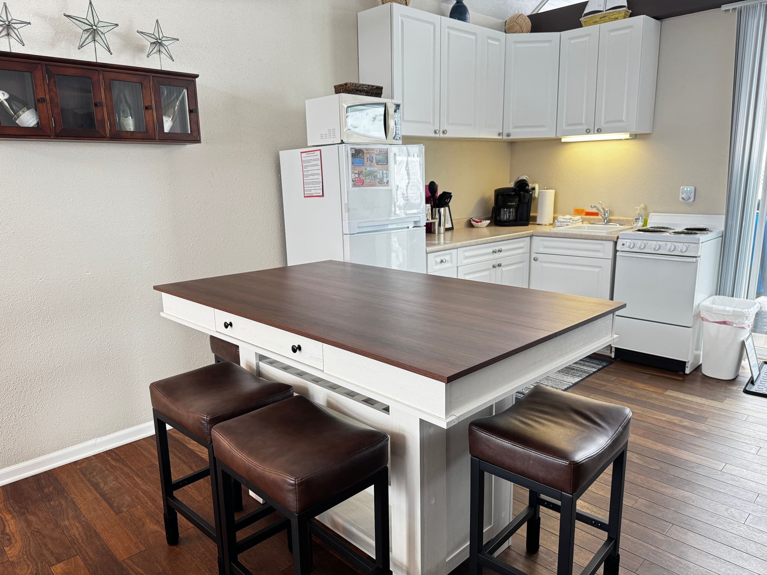 Waterfront Couples Getaway Near Beach and Trails view 3